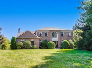 5205 Notting Hill Rd, Gurnee, IL 60031