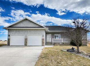 12 Links Ridge Rd, Axtell, NE 68924