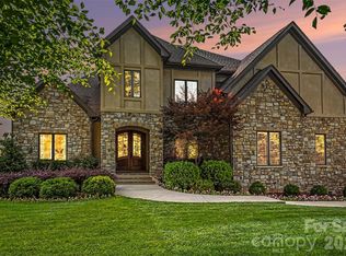 8000 Skye Lochs Dr, Waxhaw, NC 28173