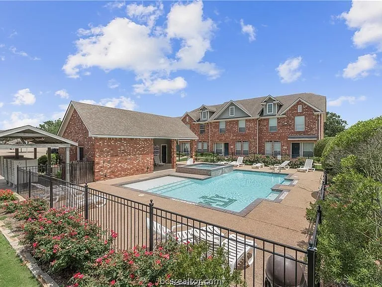 1001 Krenek Tap Rd #2105 — Photo 22