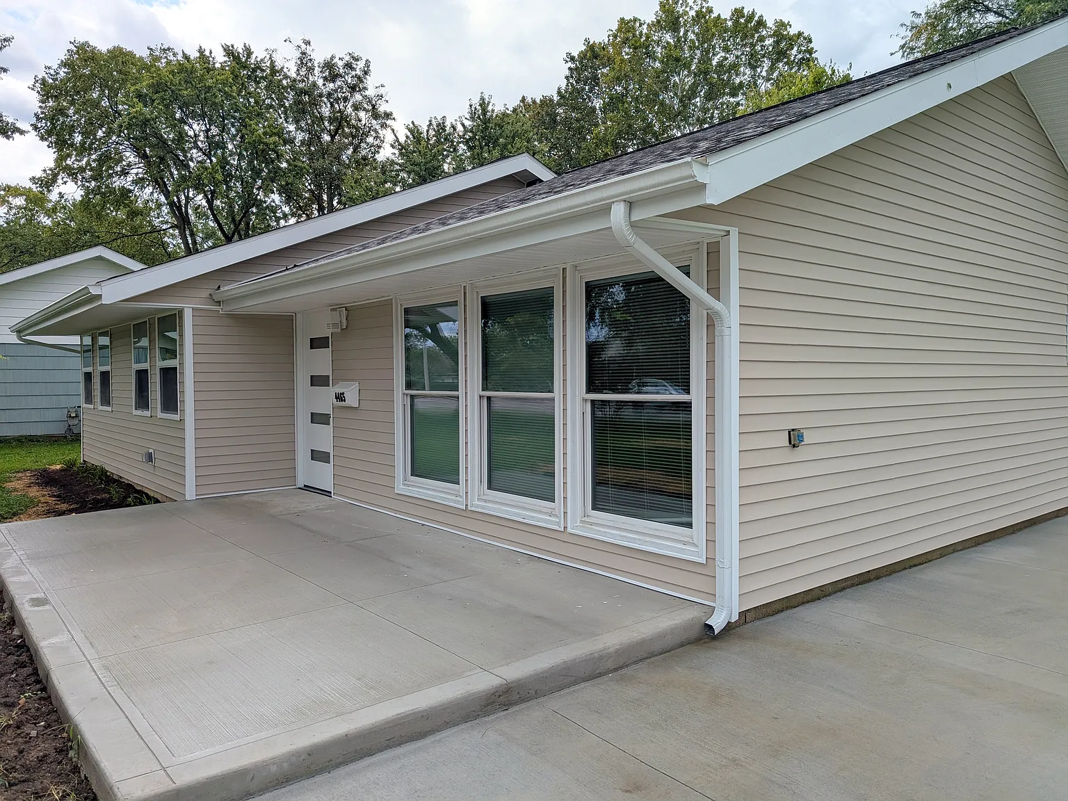 3 bed, 1068 sqft, $2,000 — Photo 1