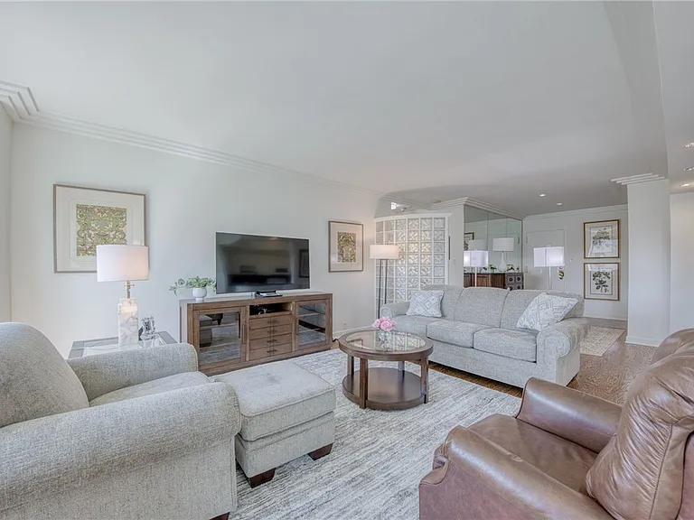 320 Fort Duquesne Blvd #26N — Photo 10