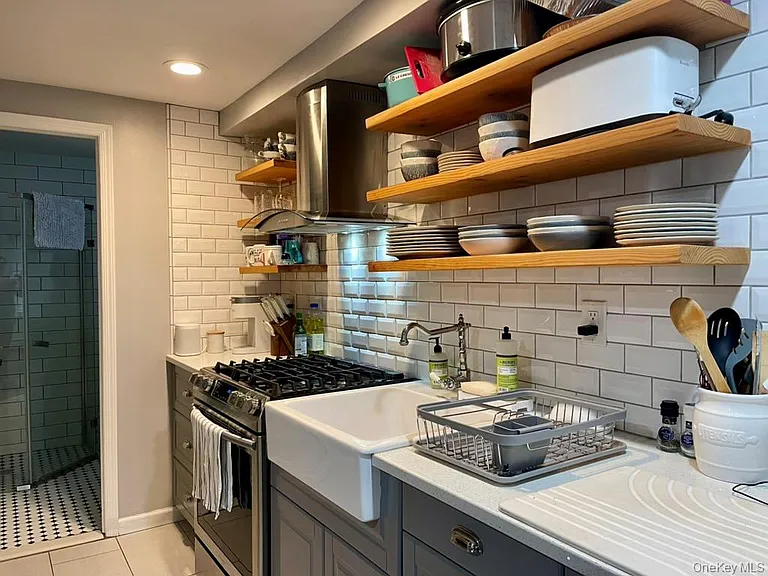 71 N Midland Ave — Photo 7