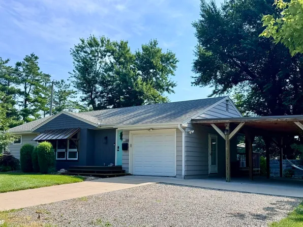 1301 S D St, Fairfield, IA 52556