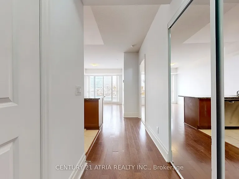 57 Upper Duke Cres #311D — Photo 37
