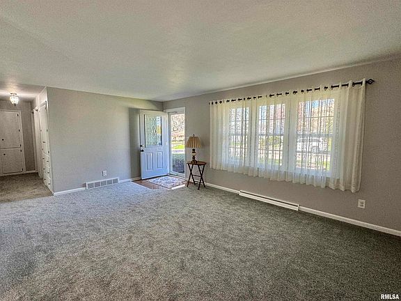 4th image of 4826 N Fairview Pl