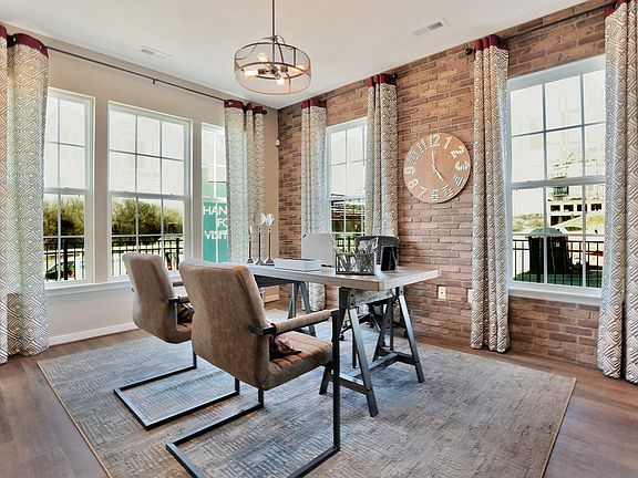 HHHunt HomesCameron-print-004-41-Flex Room-4200x2790-300dpi