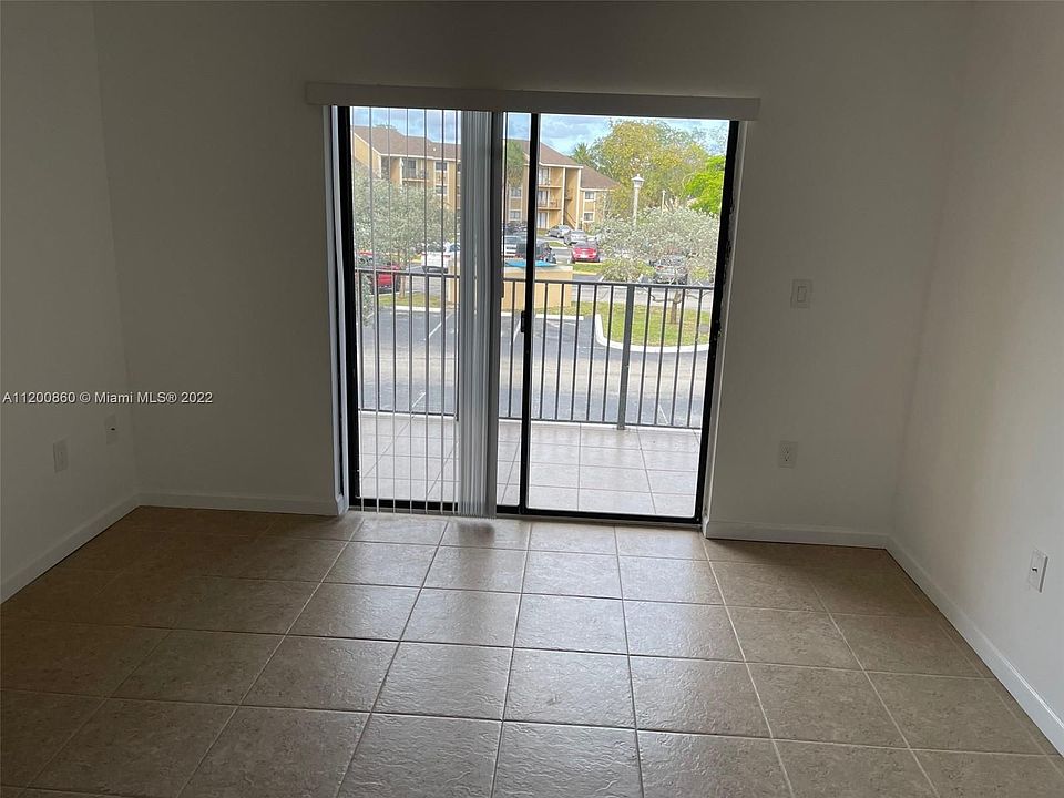 1st image of 300 Palm Cir W APT 202