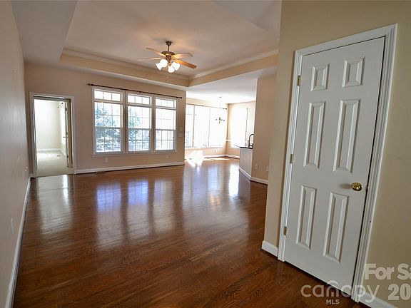 5th image of 101 S Kayla Dr