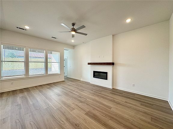 4th image of 2687 Relaxation Ave