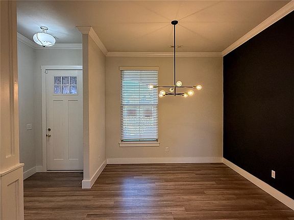 3rd image of 2105 Crandall Rd