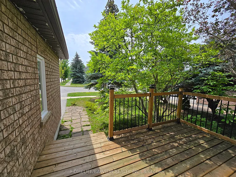 176 Humberland Dr — Photo 4