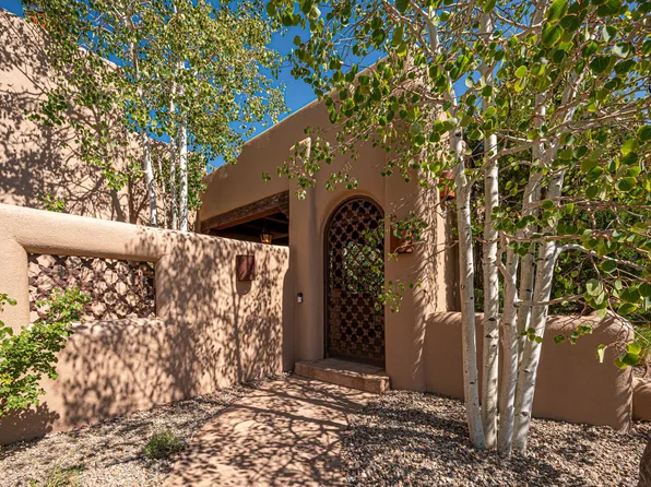 53 E Via Plaza Nueva, Santa Fe, NM 87507