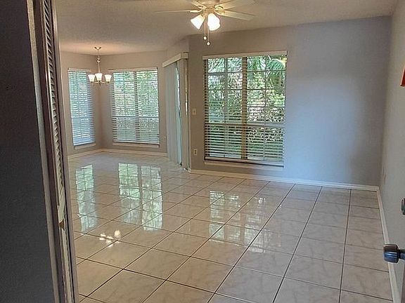 3rd image of 4666 Pembrook Pl #103