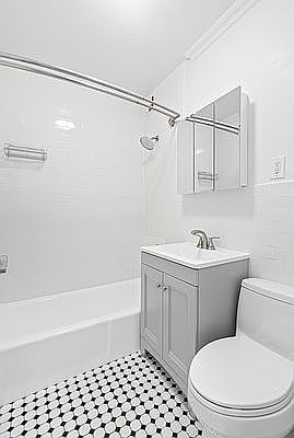 5th image of 643 9th Ave #3E
