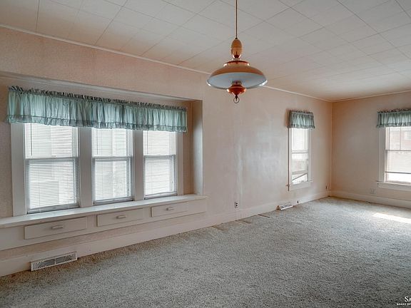 3rd image of 437 S 9th St