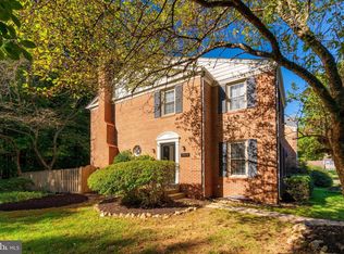 7909 Treeside Ct, Springfield, VA 22152