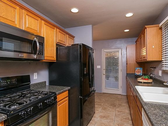 3rd image of 3428 Ashford St