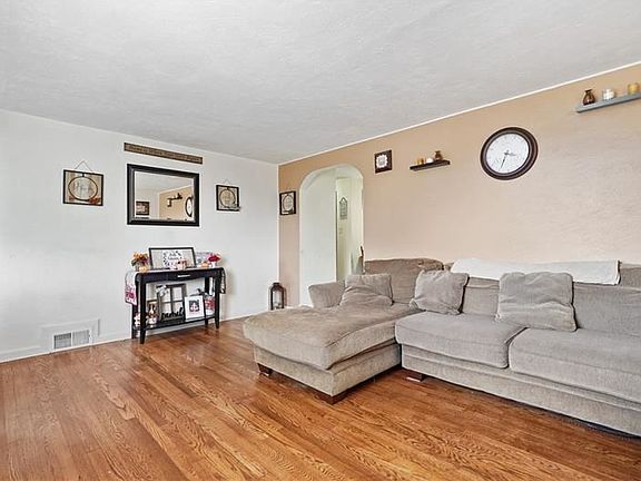 5th image of 431 Braddock Dr