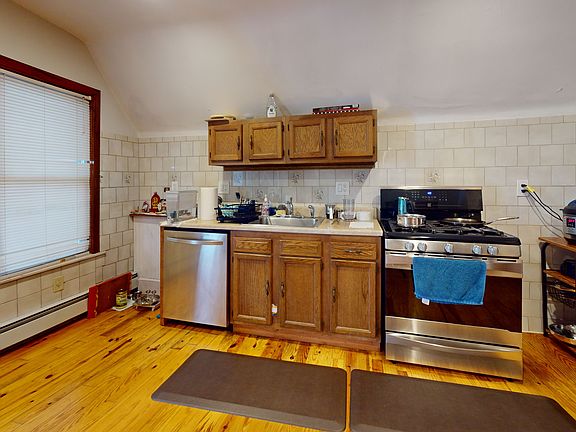 4th image of 15 Stanley Ave #2