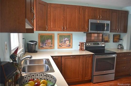 5th image of 28660 Grayfield Dr