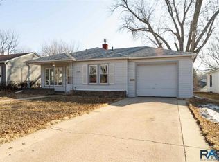 1908 S Lake Ave, Sioux Falls, SD 57105