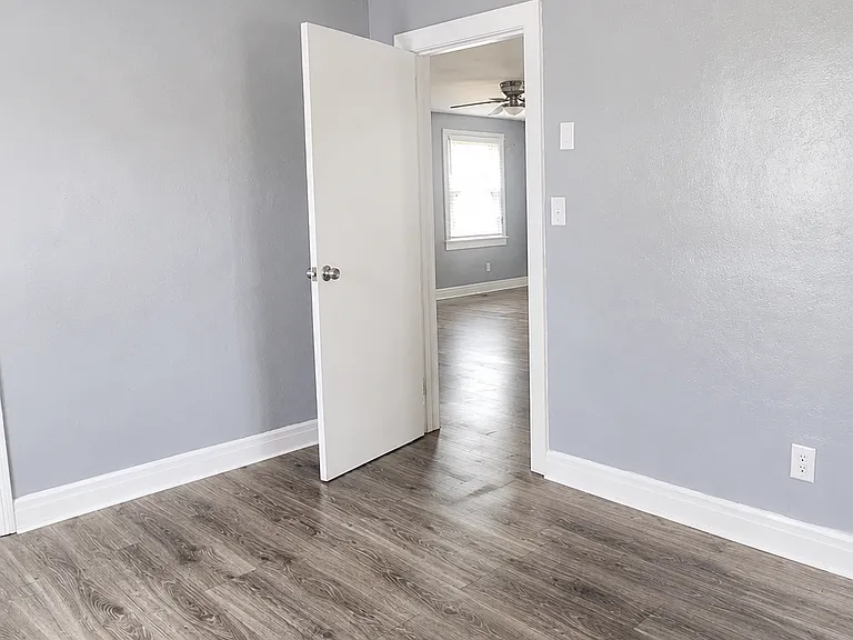 504 Homestead Ave #1 — Photo 5