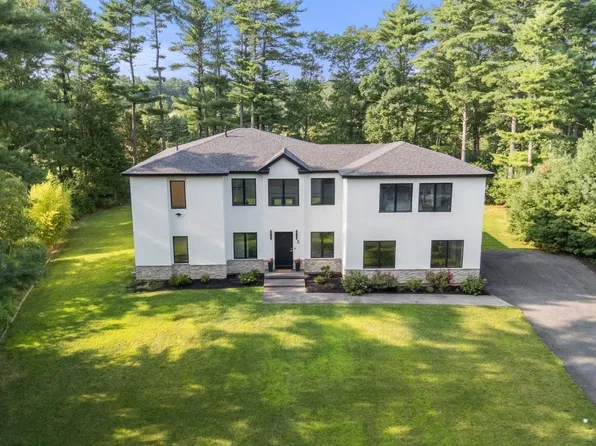 3 Kestrel Way, Carver, MA 02330