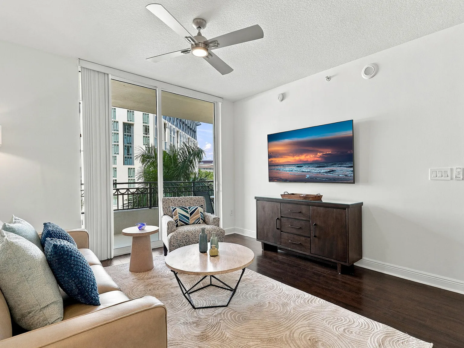 1 bed, 1.0 bath, 755 sqft, $4,000 — Photo 4