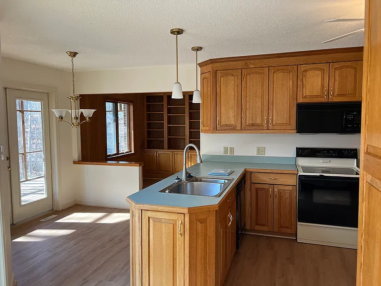303 Lake Pointe Dr — Photo 7