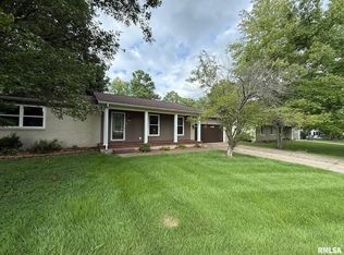 914 Valley Dr, Carterville, IL 62918