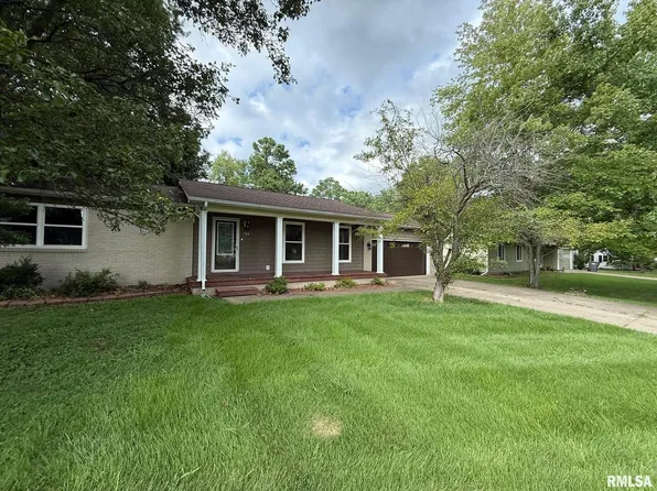 914 Valley Dr, Carterville, IL 62918