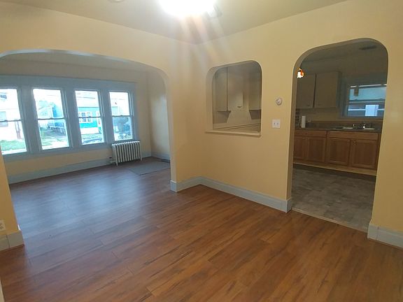 3rd image of 121 Newfield St