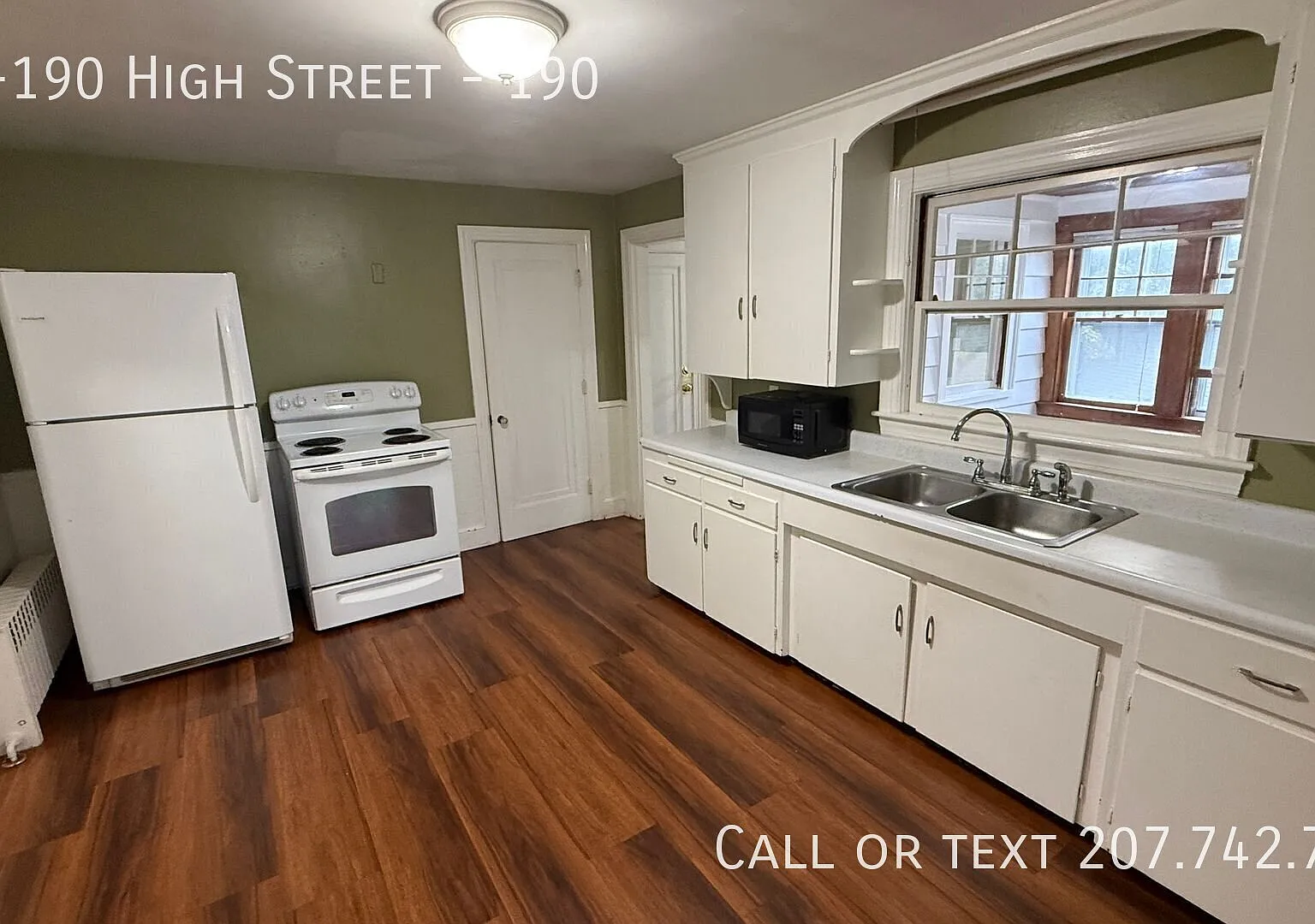 Large 2 BR second floor apartment with garage and laundry hook-ups — Photo 3