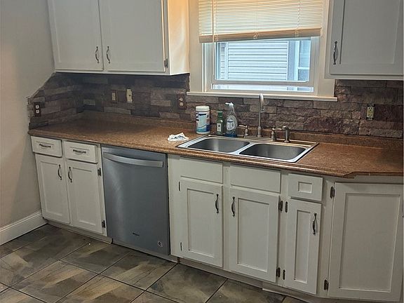 2nd image of 390 W Wilson St