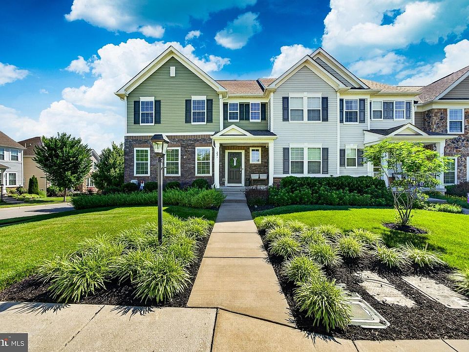 1st image of 231 Hanover Ct