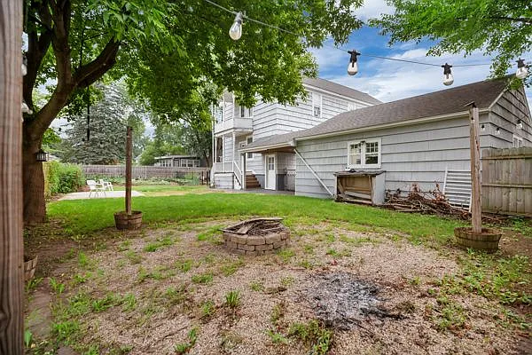 2139 Foster Ave — Photo 29