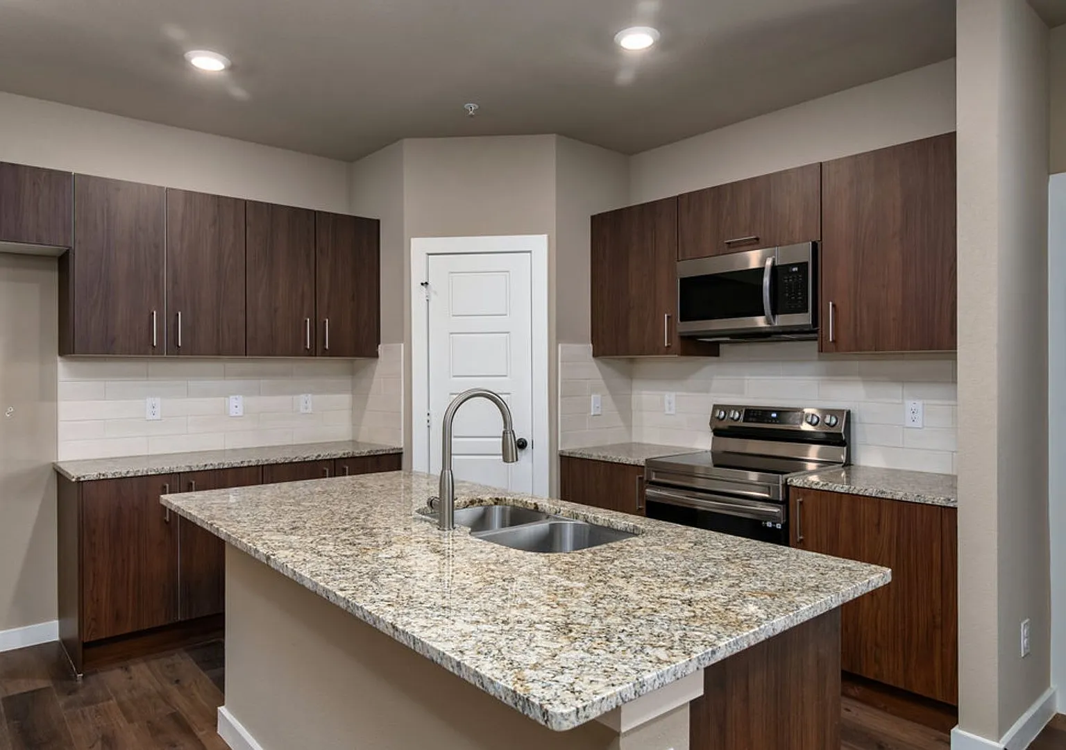 Gorgeous 2 Bedroom Four Plex Located In Midlothian Isd! — Photo 4