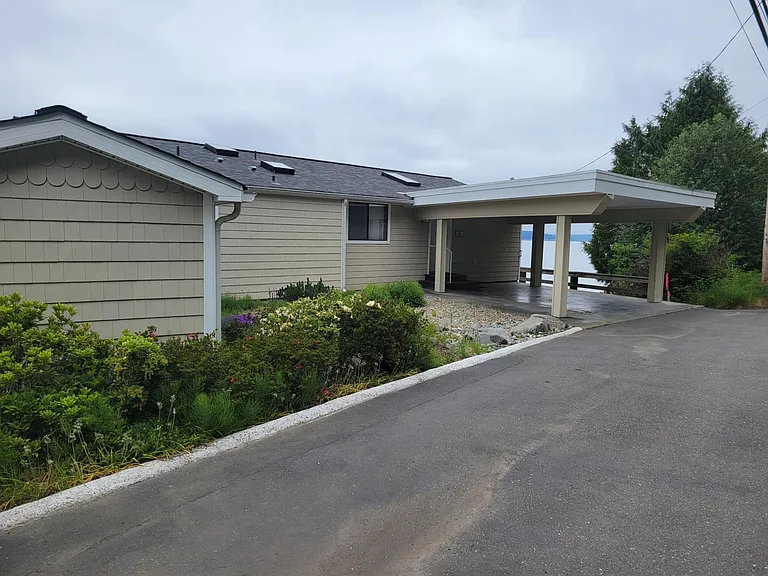 13911 E State Highway 106 — Photo 2