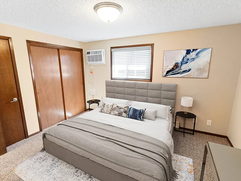 Collegewood Place Apartments — Photo 8