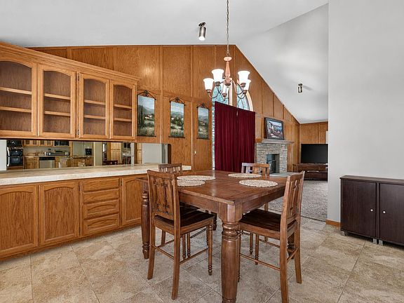 3rd image of 629 Tanbark Oak Ct