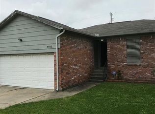 4910 Alamo Dr, Galveston, TX 77551