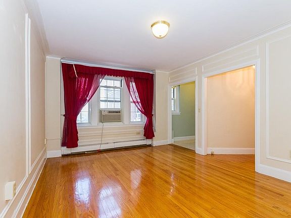 4th image of 1450-1454 Beacon St #743