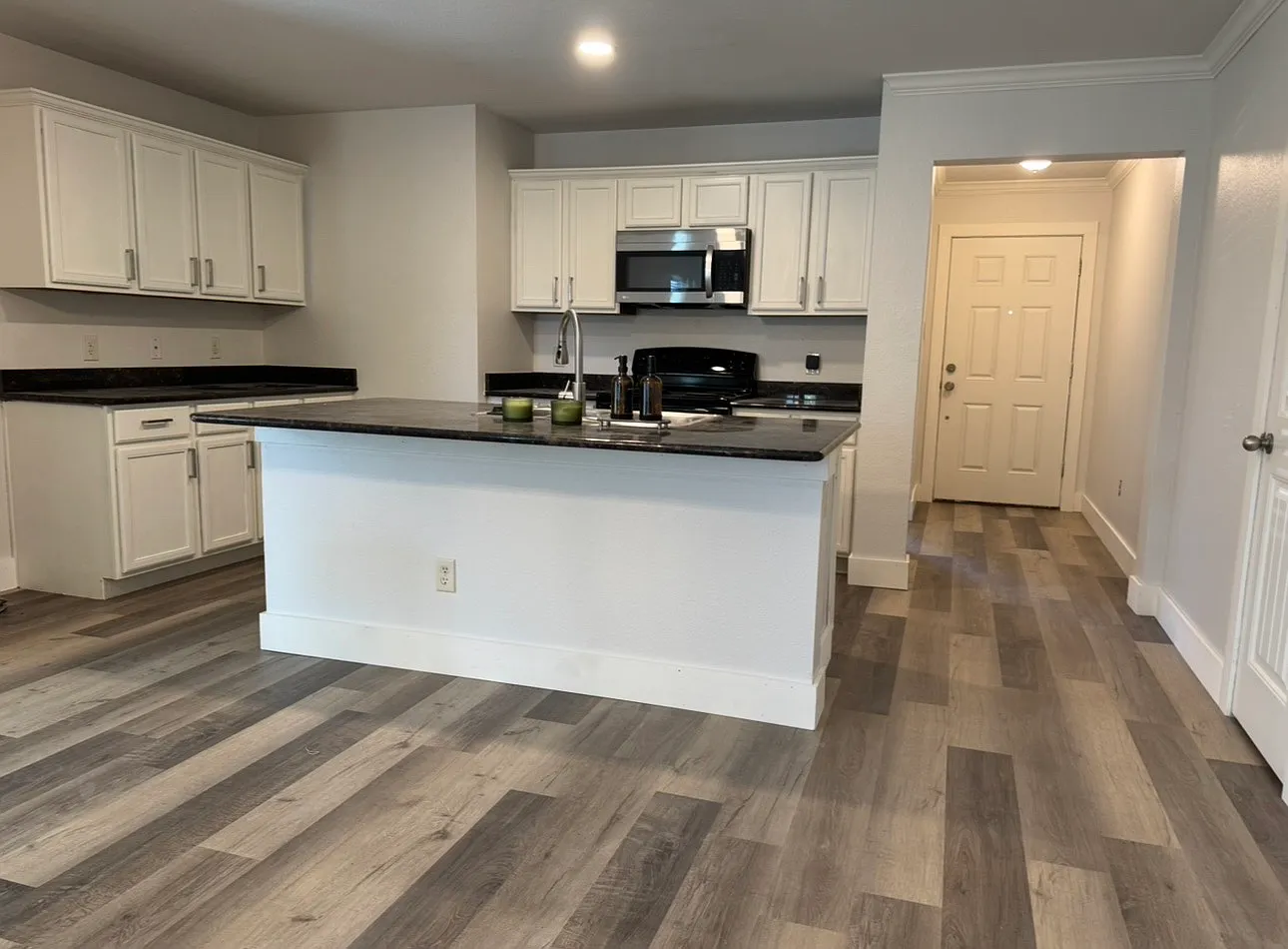 3 bed, 1913 sqft, $2,200 — Photo 4