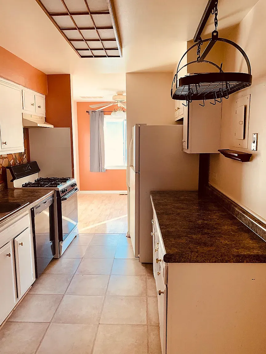 1 bed, 900 sqft, $1,720 — Photo 3