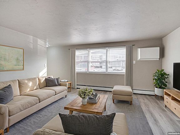 3rd image of 2323 Eastman Ave #922-04