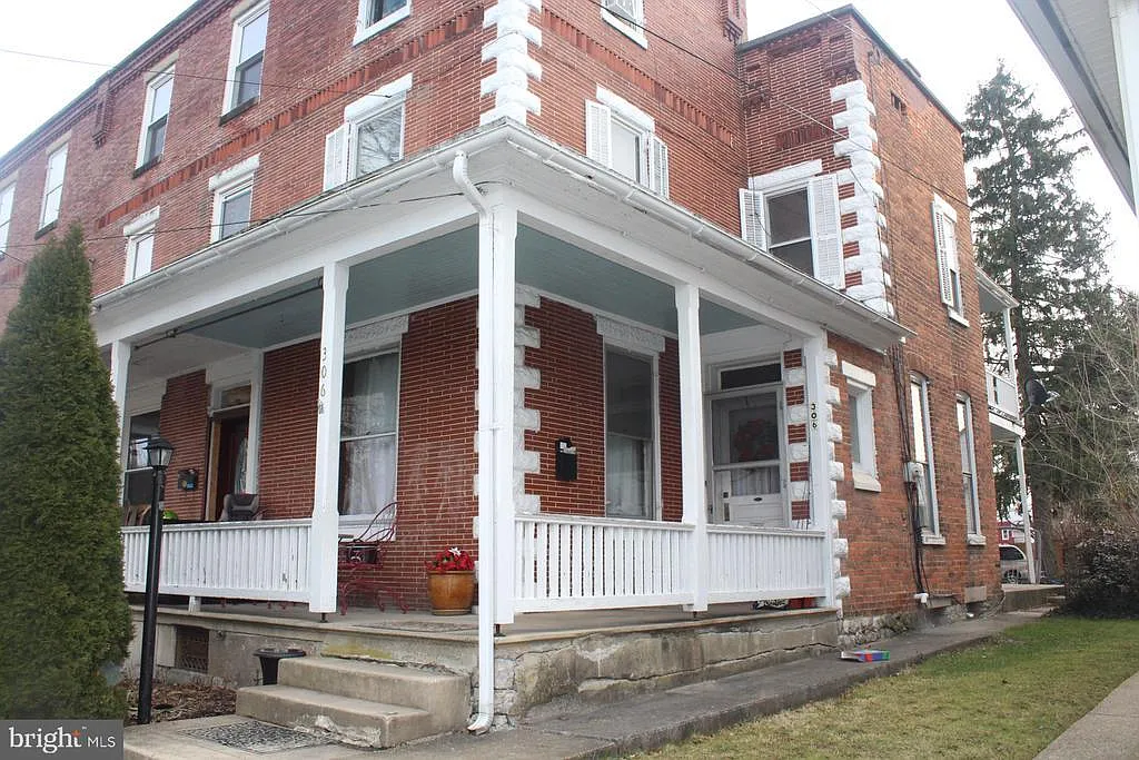306 E North St photo 1