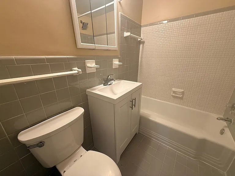 10201 Grosvenor Pl — Photo 3
