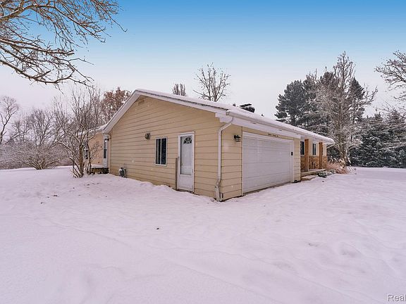 4th image of 1875 Gray Rd