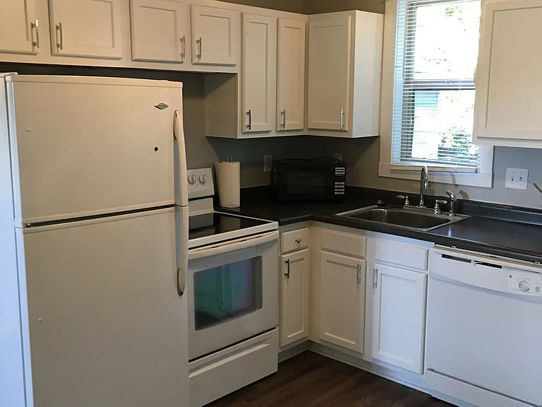 1219 E 36th Ct — Photo 9